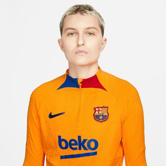 Nike FC Barcelona Strike Elite 2021/22-es évad Női Negyedcipzáras edzőfelső, L-es méretben